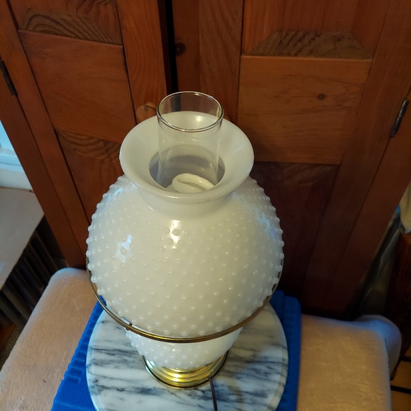 Milk glass vanity lamp - Picture 10 of 12